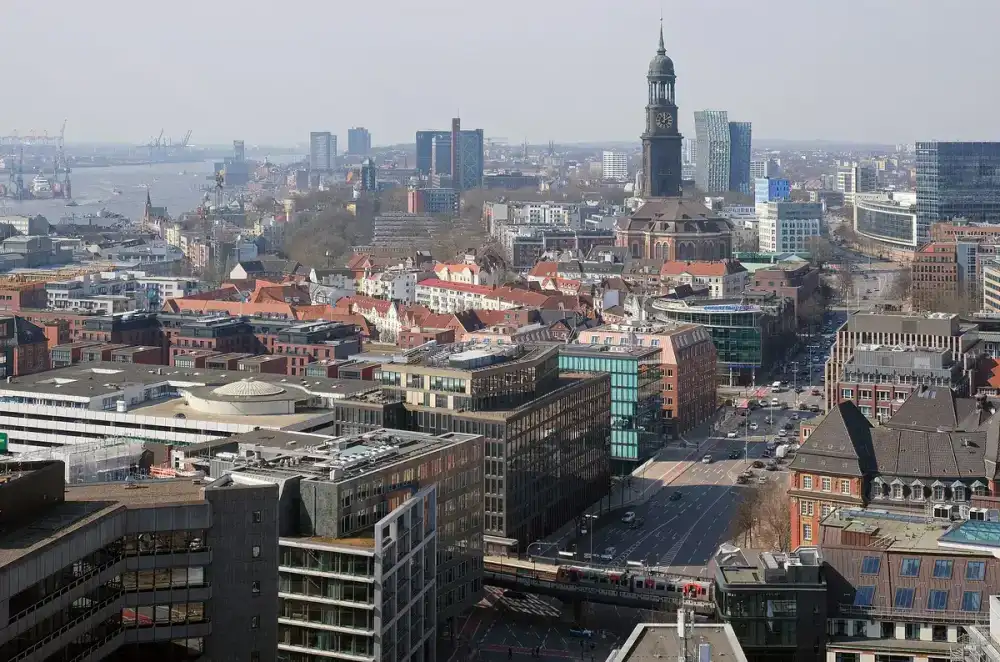 Hamburg – Spedition & Direkttransporte vor Ort